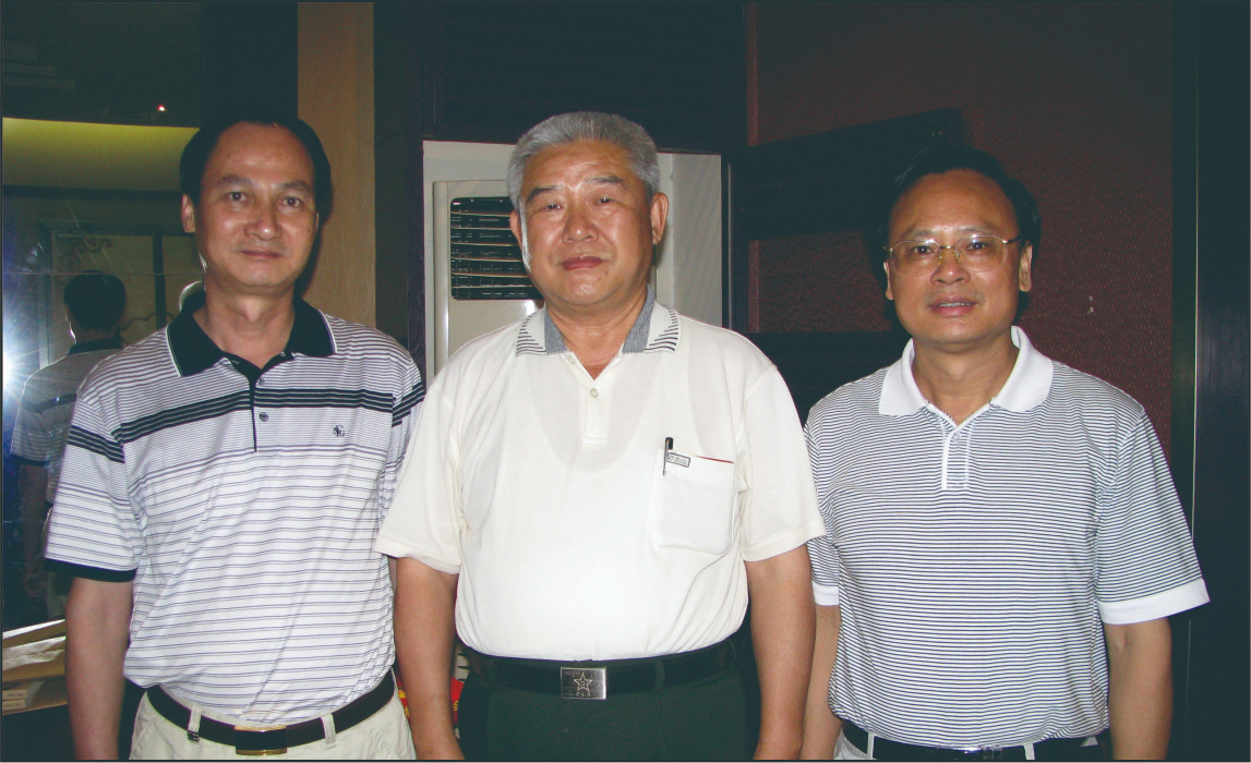 廣西區(qū)發(fā)改委領(lǐng)導(dǎo)陪同中國人民解放軍總參謀部政治部主任賈雪陽軍（照片中）到公司實(shí)地考察，并給予“好安節(jié)電器”高度評價(jià)